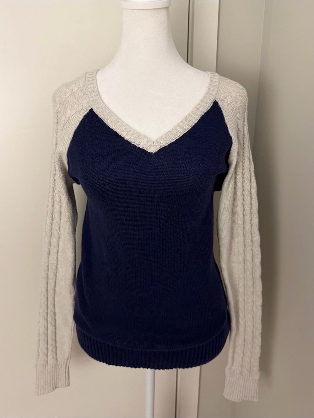 SO Clothing Navy and Cream V-Neck Cable-Sleeve Sweater